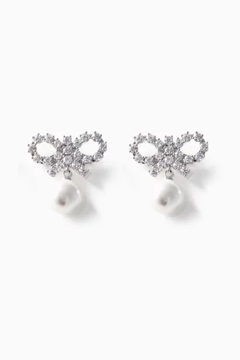Micro Bow Pearl Earrings in Brass