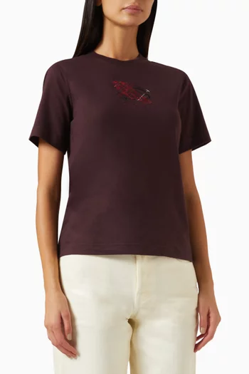 تي شيرت بشعار الفروسية ونقشة مربعات قطن