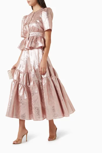 تنورة متوسطة الطول بطبقات