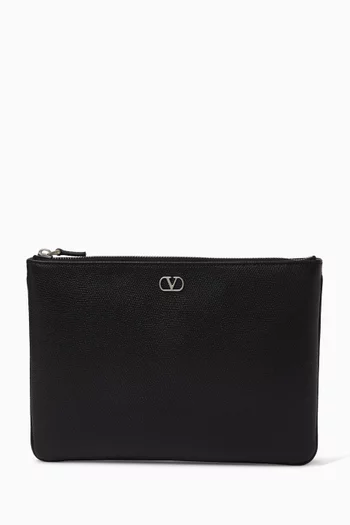 VLogo Signature Pouch in Grainy Calfskin