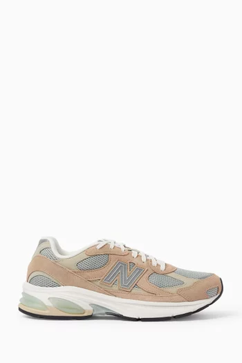 2010 Sneakers & Mesh
