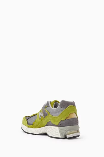 2002 Sneakers in Suede & Mesh