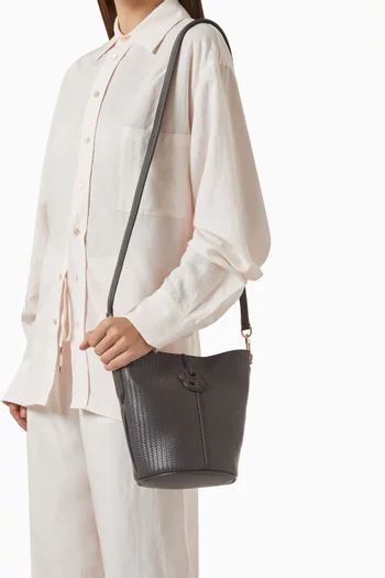 Anett Bucket Bag in Woven-effect