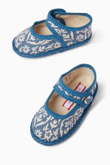 Ballerina Flats in Canvas