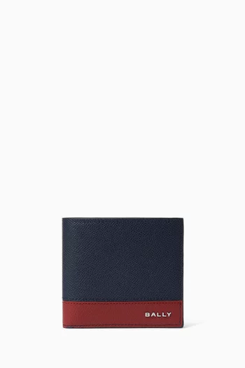 Essential Bifold Wallet in Grained Leather
