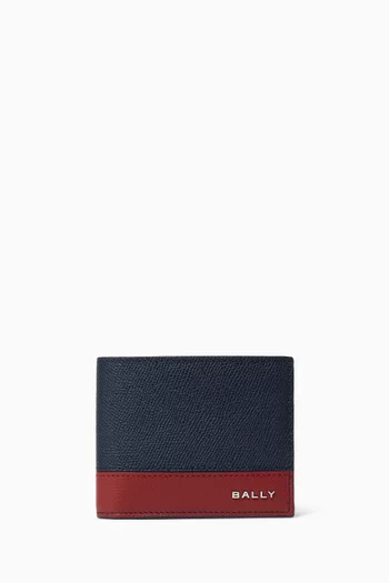 Essential Bifold Wallet in Grained Leather