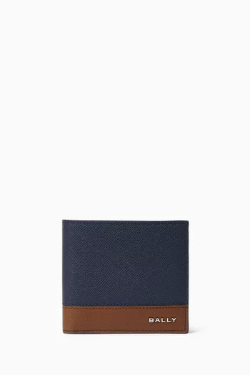 Essential Bifold Wallet in Grained Leather