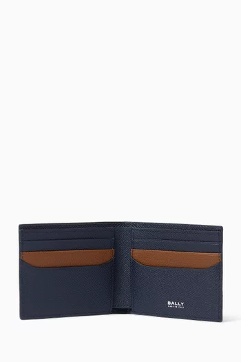 Essential Bifold Wallet in Grained Leather
