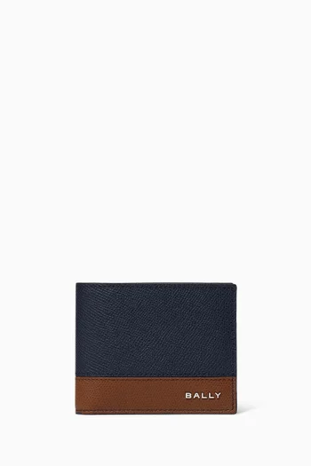 Essential Bifold Wallet in Grained Leather