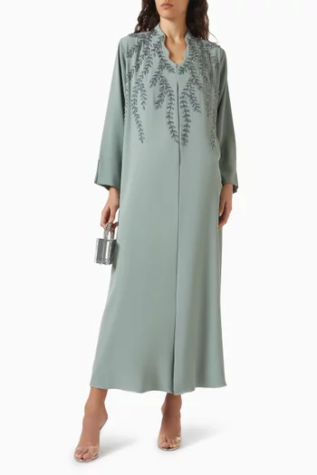 عباية مزينة بتطريزات كريب