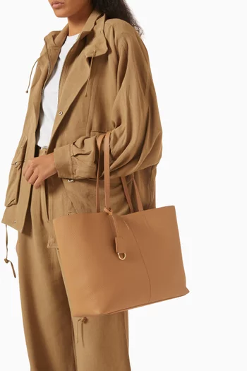 The Medium Snap Tote Bag in Leather