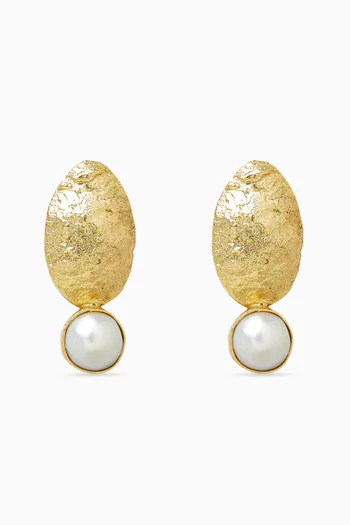 Pearl Drop Earrings in 18kt Gold-plated Metal