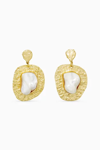 Pearl Drop Earrings in 18kt Gold-plated Metal