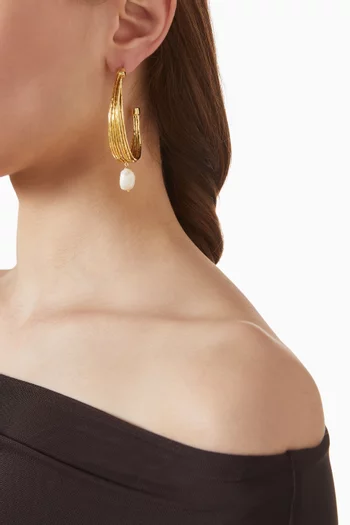 Pearl Drop Earrings in 18kt Gold-plated Metal