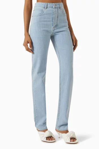 Straight Jeans in Light Chambray