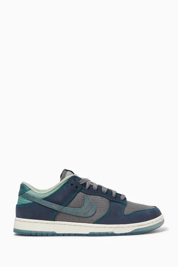 Dunk Low Retro SE Sneakers