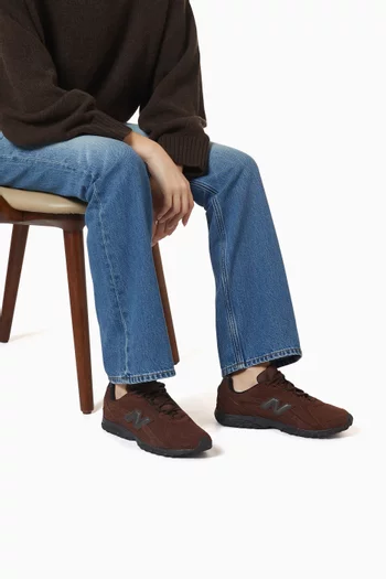 Unisex 204L Low-top Sneakers in Suede