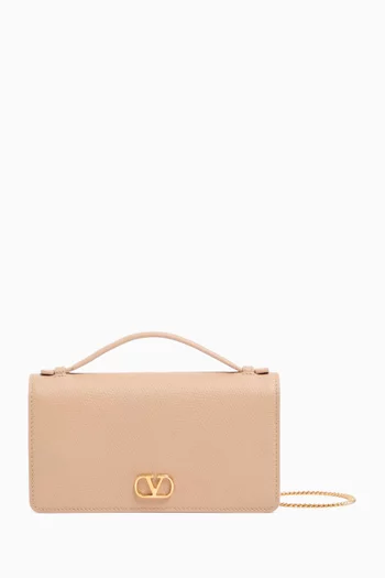 VLogo Signature Chain Wallet in Grained Calfskin