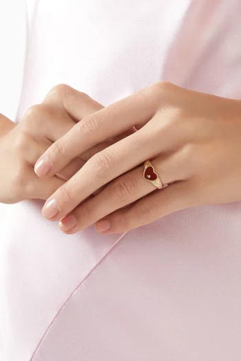 Baby Chevaliere Coeur Berlingot Agate Rouge Ring in 9kt Yellow Gold