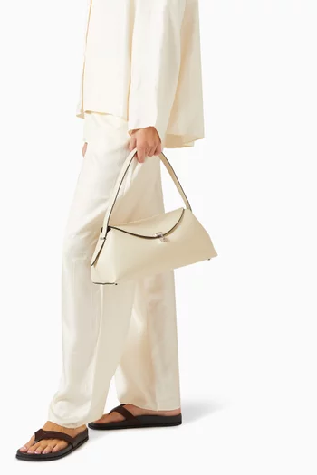 T-lock Shoulder Bag in Leather