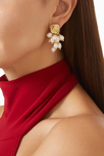 The Seychelles Pearl Stud Earrings in 14kt Gold-plated Brass