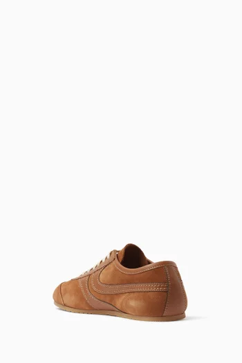 Sneakers in Suede