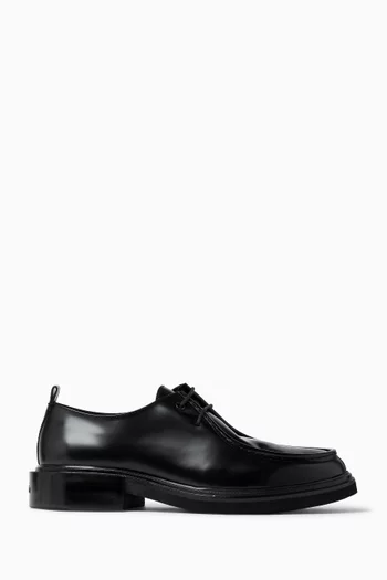 Lace-up Apron Shoes in Brush-off Leather