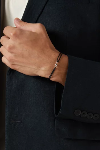 Single Atom Bracelet on a Rope