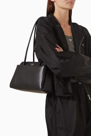 Medium Passage Shoulder Bag in Leather