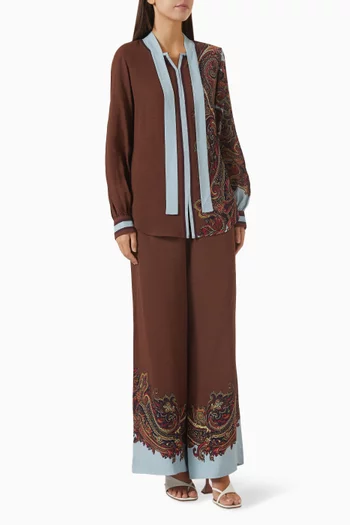 طقم متناسق مزين بنقشة