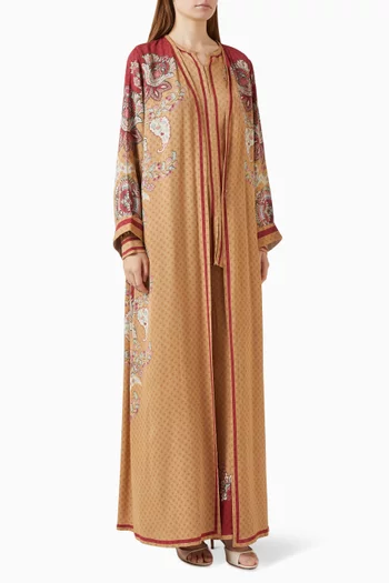 عباية مزينة بنقشة