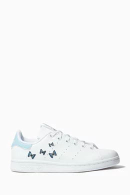 Buy adidas White Butterfly Stan Smith Sneakers in Primegreen Leather for  KIDS | Ounass Oman