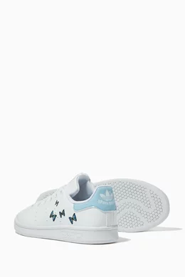 Buy adidas White Butterfly Stan Smith Sneakers in Primegreen Leather For Kids Online Ounass Oman