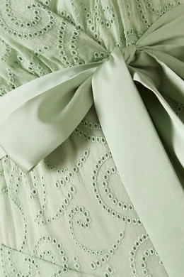 Buy Alice + Olivia Green Emelia Eyelet Ruffle Maxi Dress in Silk For Women  Online | Ounass Oman