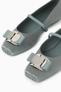 Buy Ferragamo Green Zina Ballet Flats in Leather For Women Online