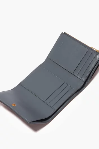محفظة ثلاثية الطي جلد نابا بتصميم مجدول وسحّاب