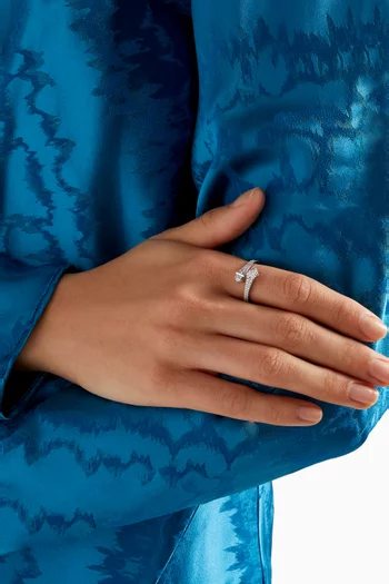 خاتم كليو بتصميم ملفوف مرصع بالماس ذهب أبيض عيار 18