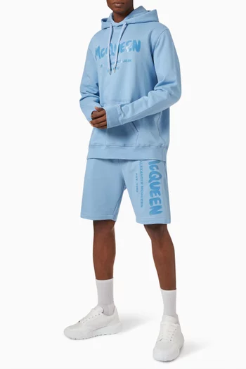 شورت رياضي قطن بشعار الماركة بتصميم غرافيتي