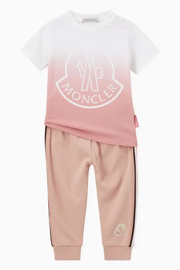 تي شيرت بطبعة شعار الماركة