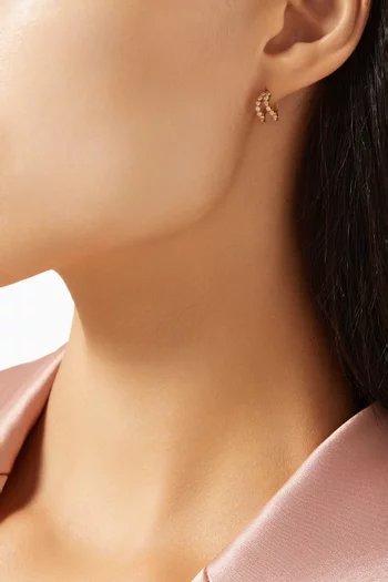 أقراط مزدوجة بتصميم مموج مرصعة بالماس ذهب عيار 14