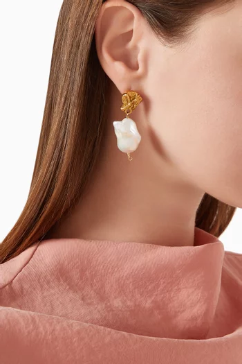 Fragment of Light Pearl Drop Earrings in 24kt Gold-plated Bronze
