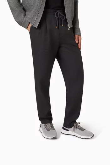 Low Top Sneakers in Knit Mesh