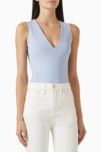 بودي سوت بفتحة رقبة عميقة على شكل حرف V بدون أكمام سكوبا