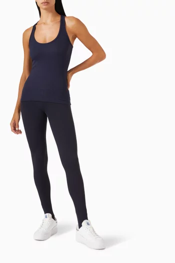 بلوزة اشبي بدون أكمام