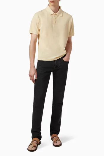 بنطال جينز بقصة ضيقة أسفل الخصر