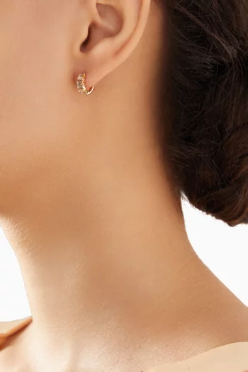 أقراط هاجي مرصعة بماس مستطيل ذهب عيار 18