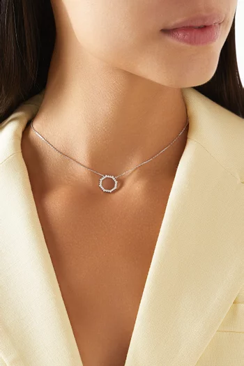 قلادة بتصميم سلسلة بدلاية مستديرة مرصعة بالماس ذهب أبيض عيار 18