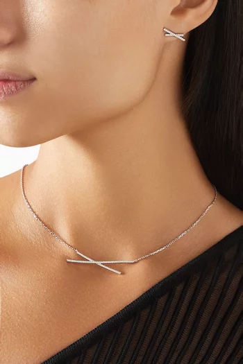 قلادة بدلاية بتصميم متقاطع مرصعة بماس ذهب أبيض عيار 18‏