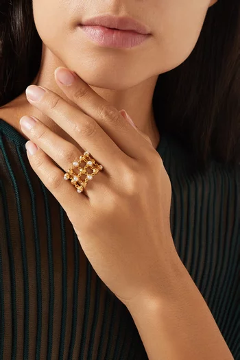 Mesh Orbs Ring with Pearls in 18kt Gold-plated Brass