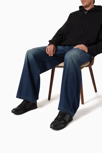 سنيكرز فالنتينو غارافاني بنقشة مموهة قنب وجلد